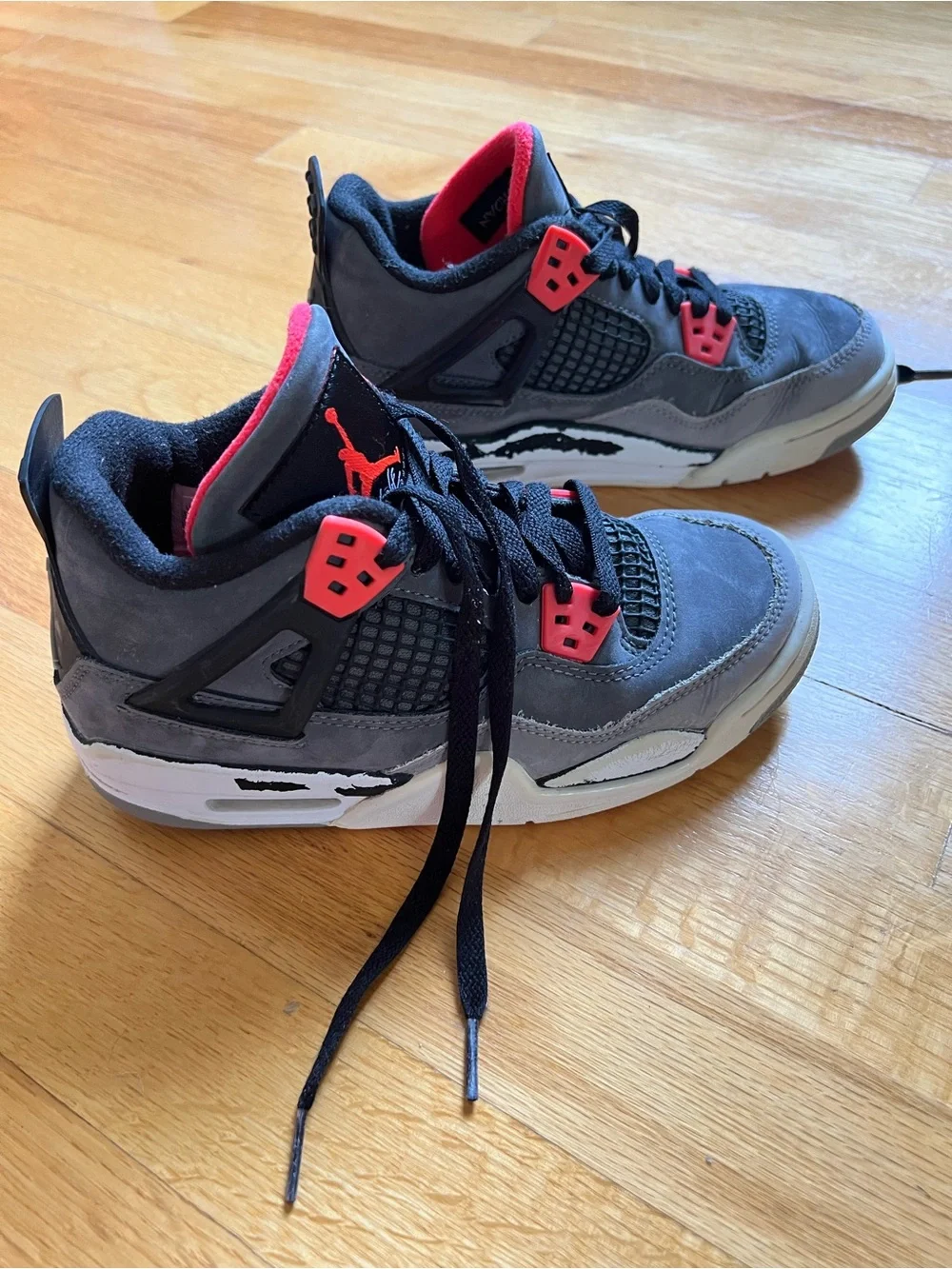 Jordan Kids Basketball Sneakers in Gray with Tomato Accents size 3.5Y